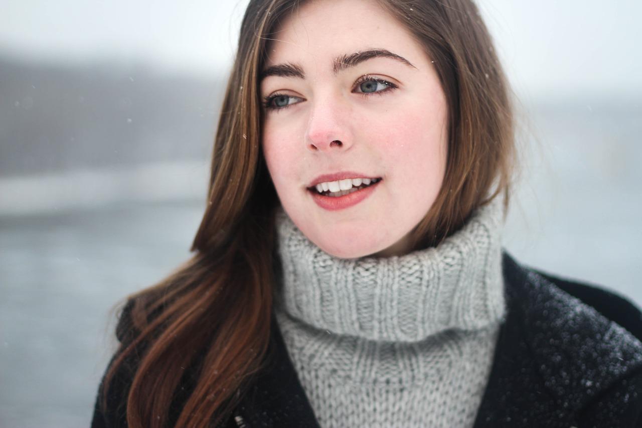 Grå stickad tröja