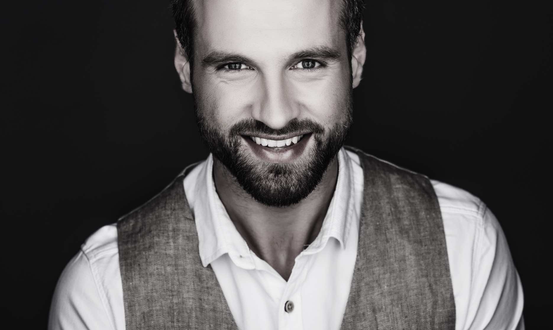 Snygg uppklädd väst i brun färg